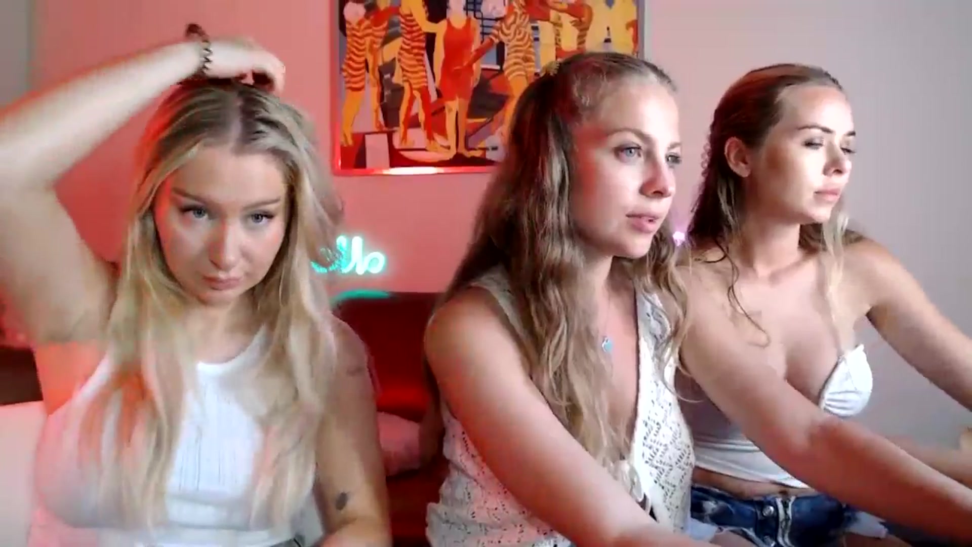 Gallery image thumbnail from PetiteAvax's myfreecams stream on, 07/14/2024, 18:03 image 7 of 20