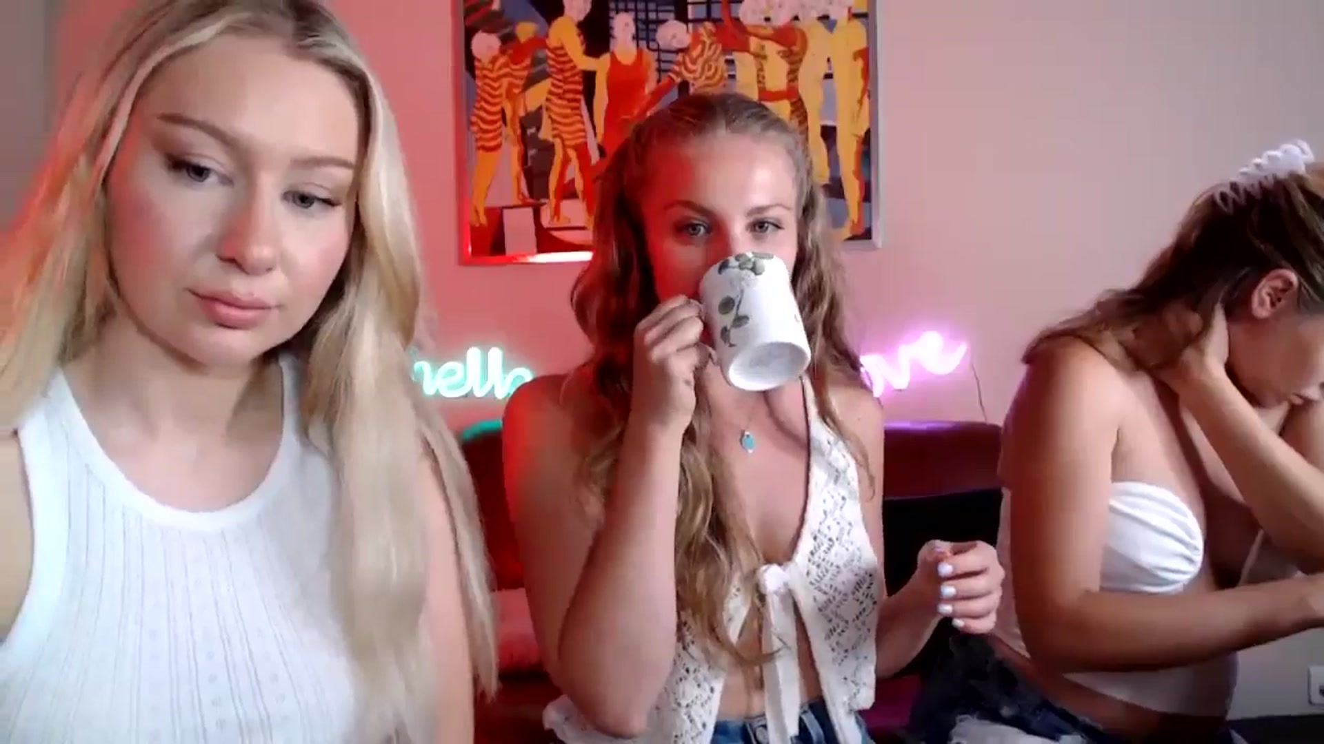 Gallery image thumbnail from PetiteAvax's myfreecams stream on, 07/14/2024, 19:00 image 12 of 20