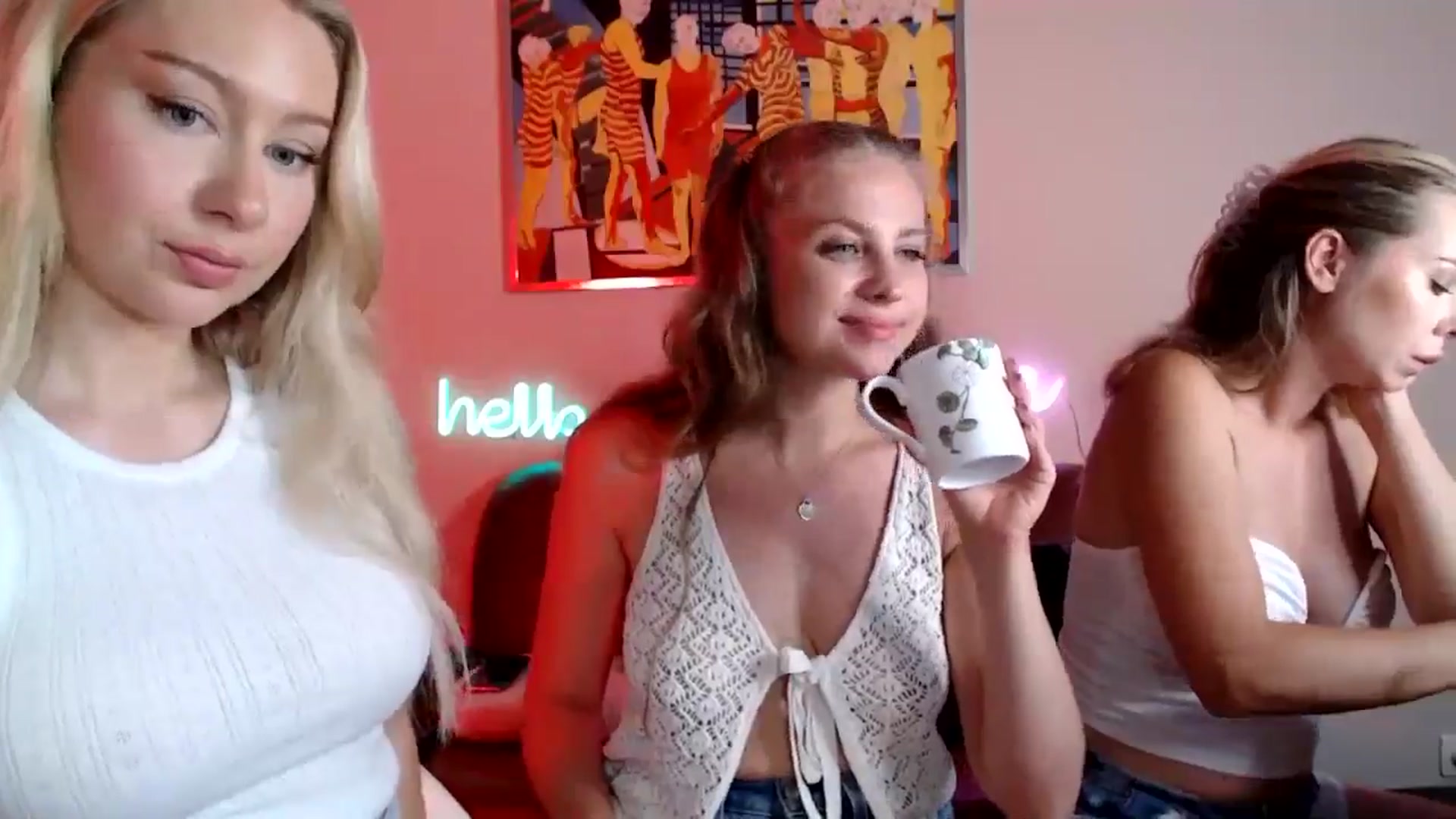 Gallery image thumbnail from PetiteAvax's myfreecams stream on, 07/14/2024, 19:00 image 15 of 20
