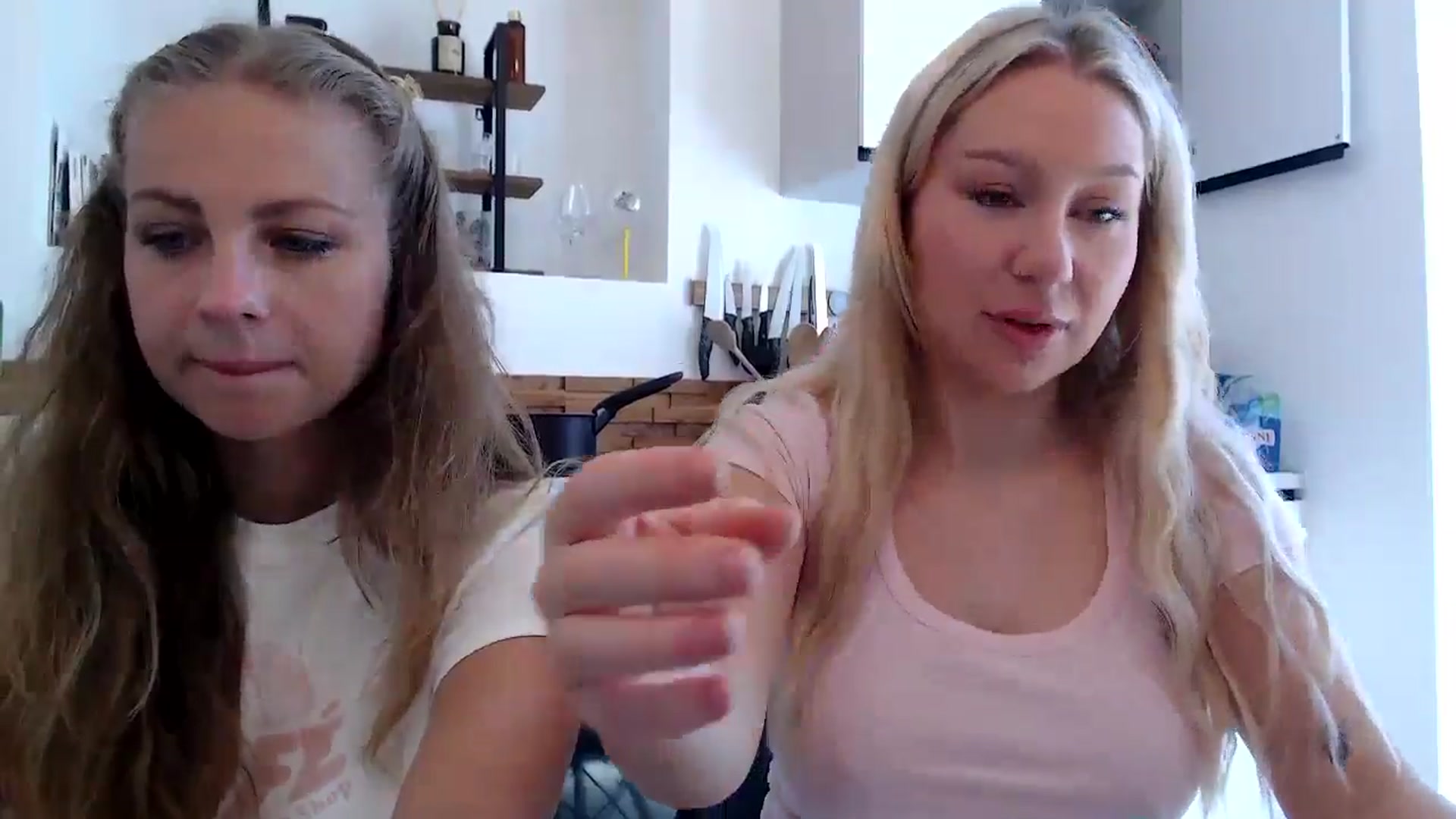 Gallery image thumbnail from PetiteAvax's myfreecams stream on, 07/15/2024, 10:27 image 2 of 20