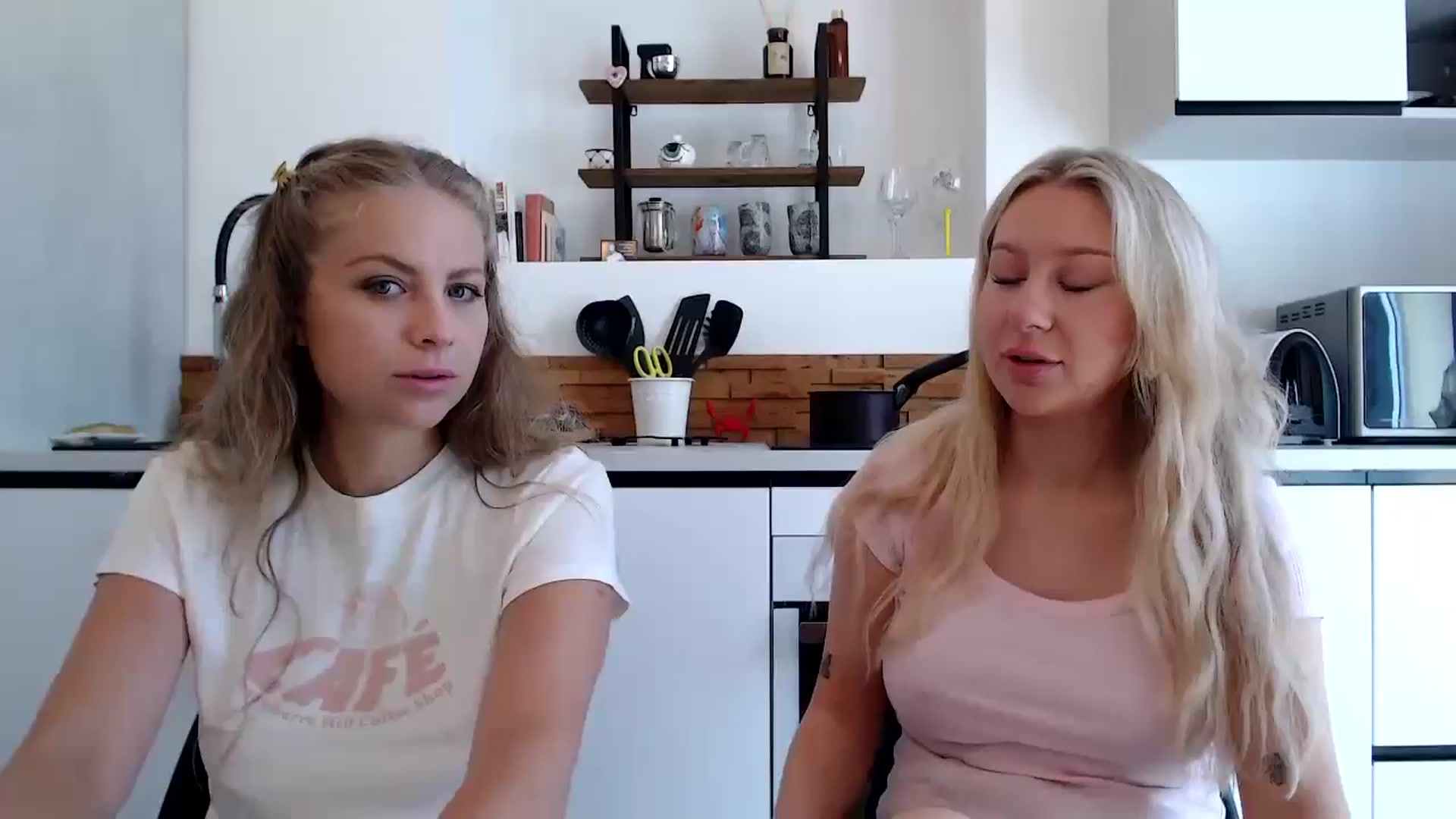Gallery image thumbnail from PetiteAvax's myfreecams stream on, 07/15/2024, 10:27 image 1 of 20