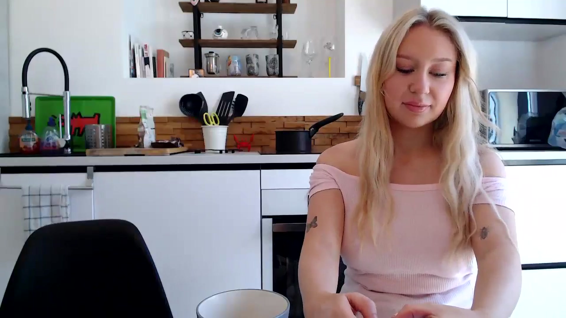 Gallery image thumbnail from PetiteAvax's myfreecams stream on, 07/15/2024, 10:27 image 3 of 20