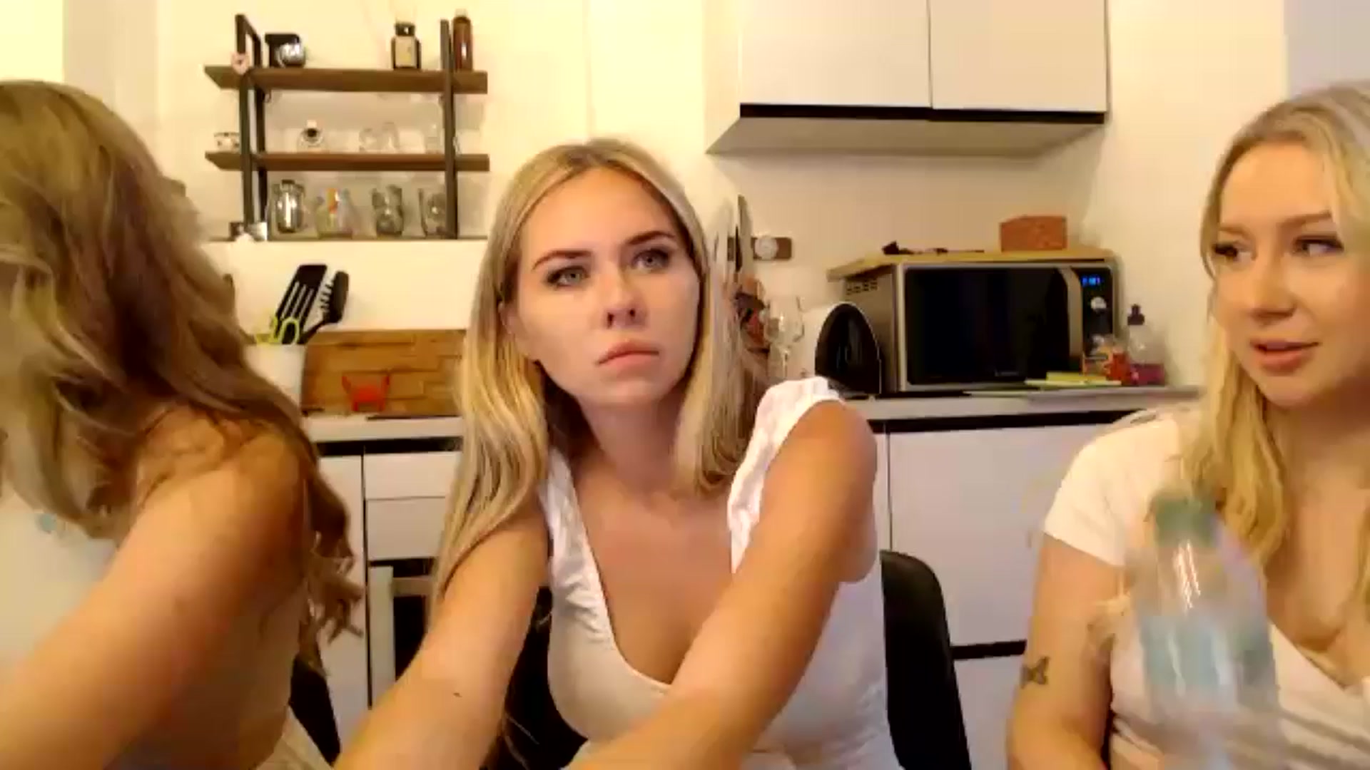 Gallery image thumbnail from PetiteAvax's myfreecams stream on, 07/15/2024, 19:30 image 1 of 20
