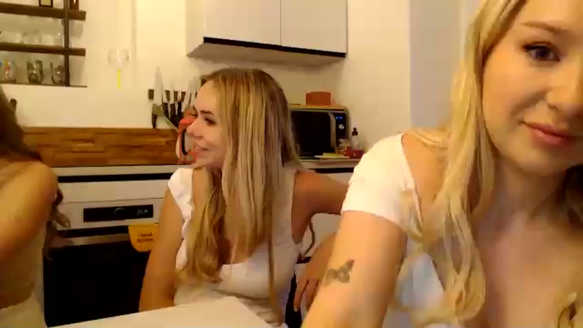 Gallery image thumbnail from PetiteAvax's myfreecams stream on, 07/15/2024, 19:30 image 8 of 20