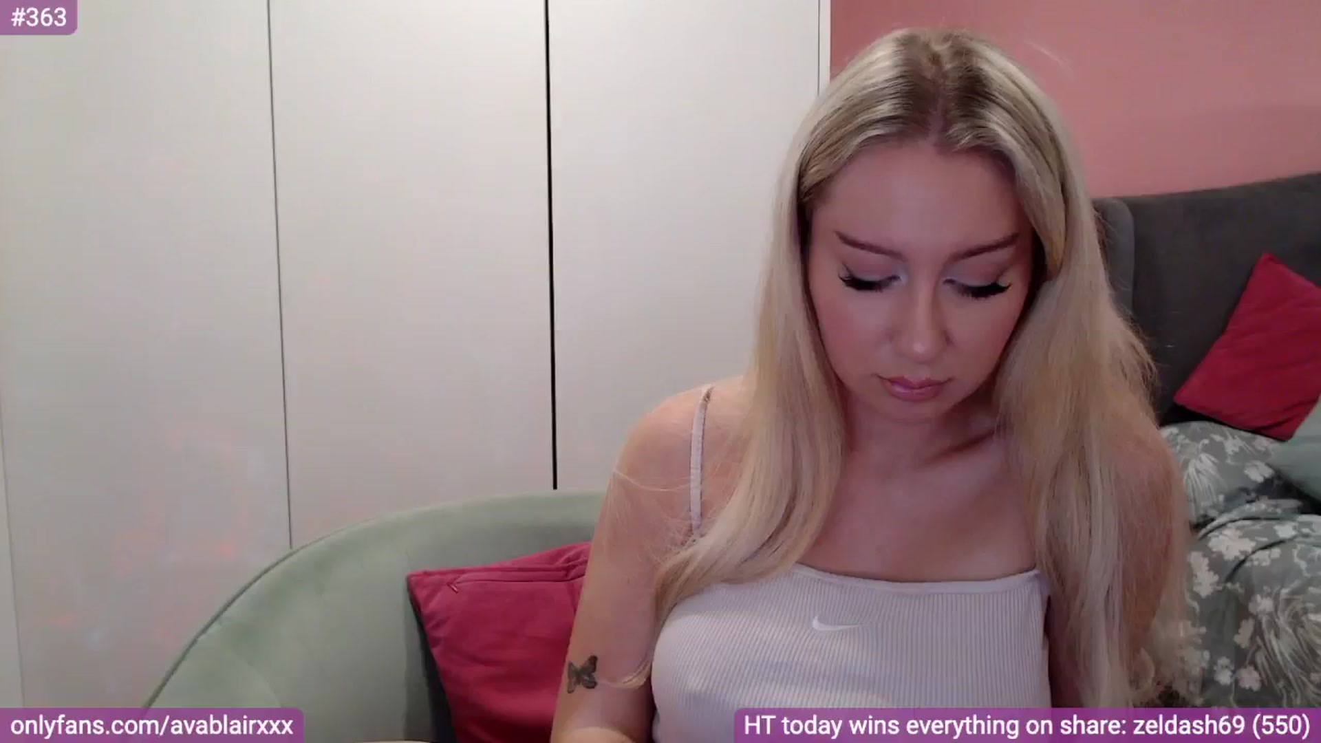 Gallery image thumbnail from PetiteAvax's myfreecams stream on, 07/25/2024, 21:54 image 5 of 20