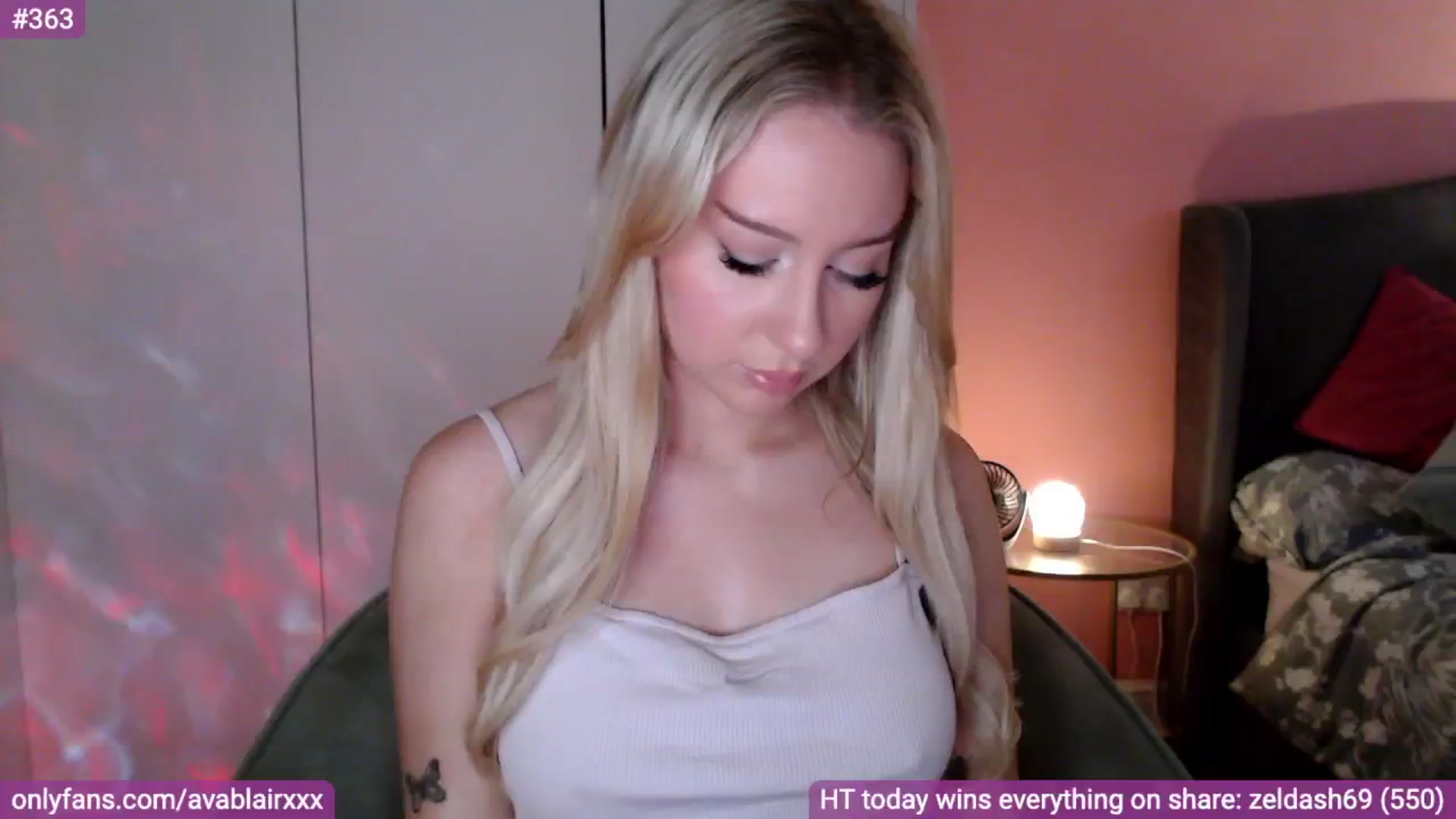 Gallery image thumbnail from PetiteAvax's myfreecams stream on, 07/25/2024, 21:54 image 2 of 20