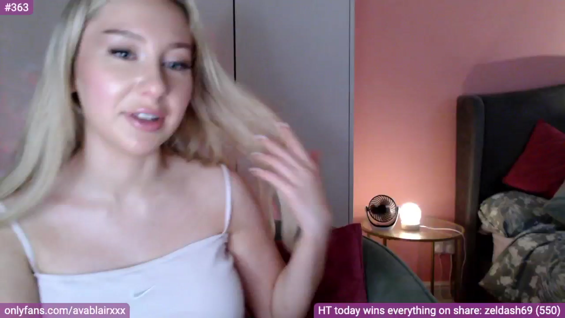 Gallery image thumbnail from PetiteAvax's myfreecams stream on, 07/25/2024, 21:54 image 13 of 20