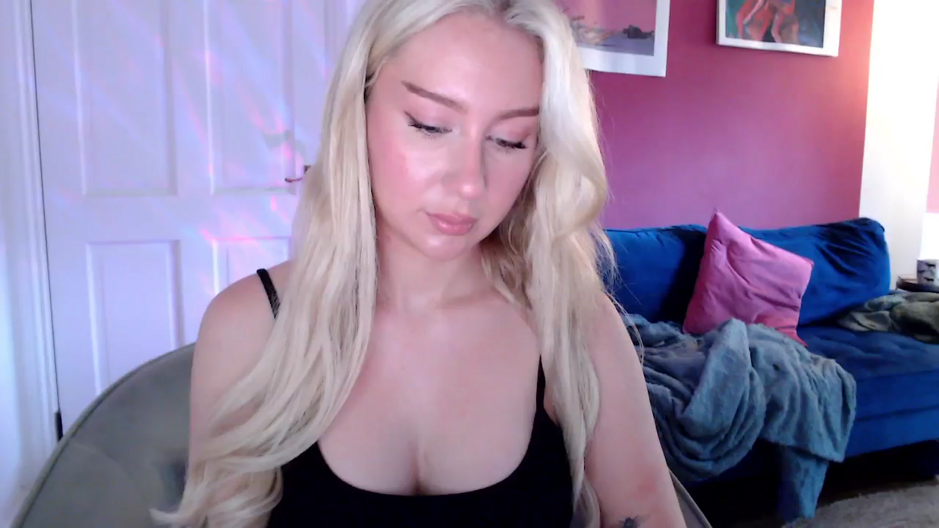 Gallery image thumbnail from PetiteAvax's myfreecams stream on, 08/06/2024, 13:29 image 6 of 20