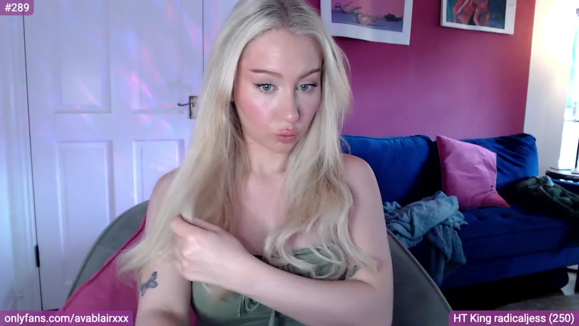 Gallery image thumbnail from PetiteAvax's myfreecams stream on, 08/07/2024, 15:07 image 15 of 20