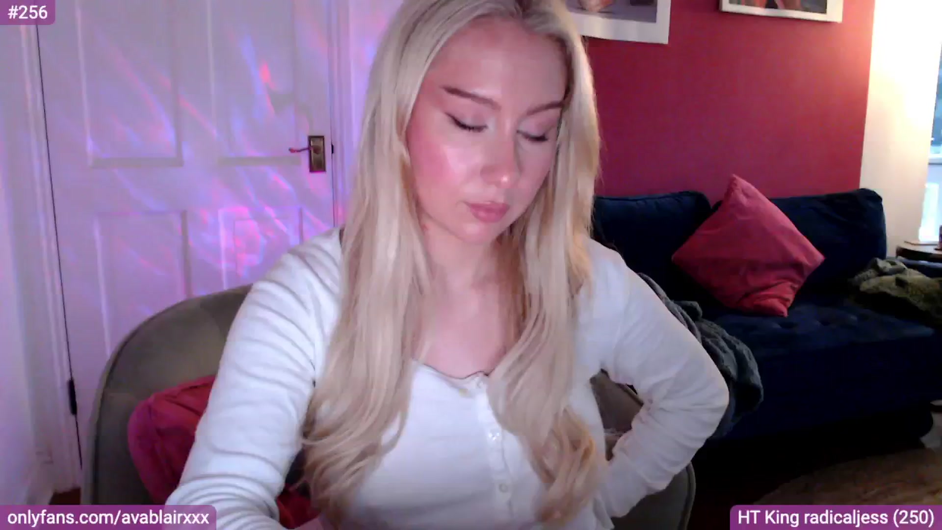 Gallery image thumbnail from PetiteAvax's myfreecams stream on, 08/07/2024, 19:08 image 2 of 20