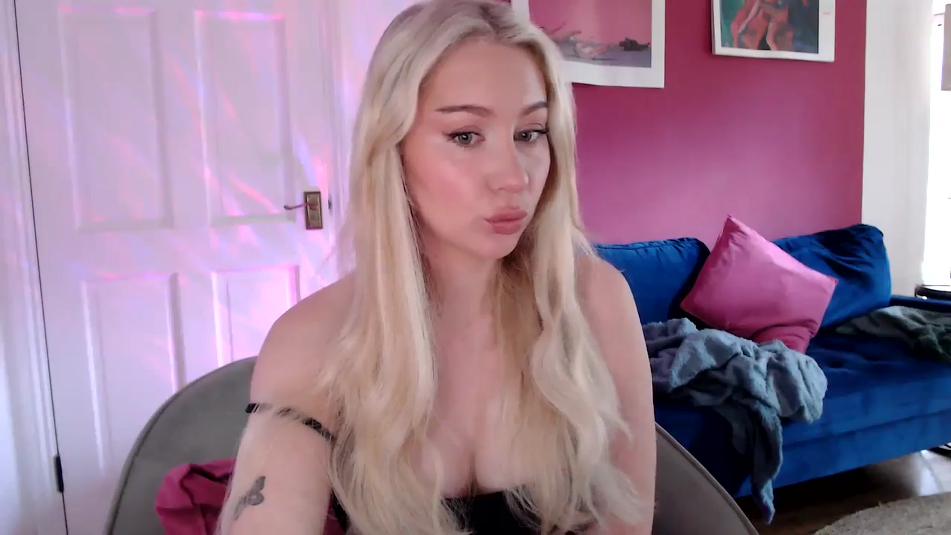 Gallery image thumbnail from PetiteAvax's myfreecams stream on, 08/09/2024, 10:56 image 5 of 20