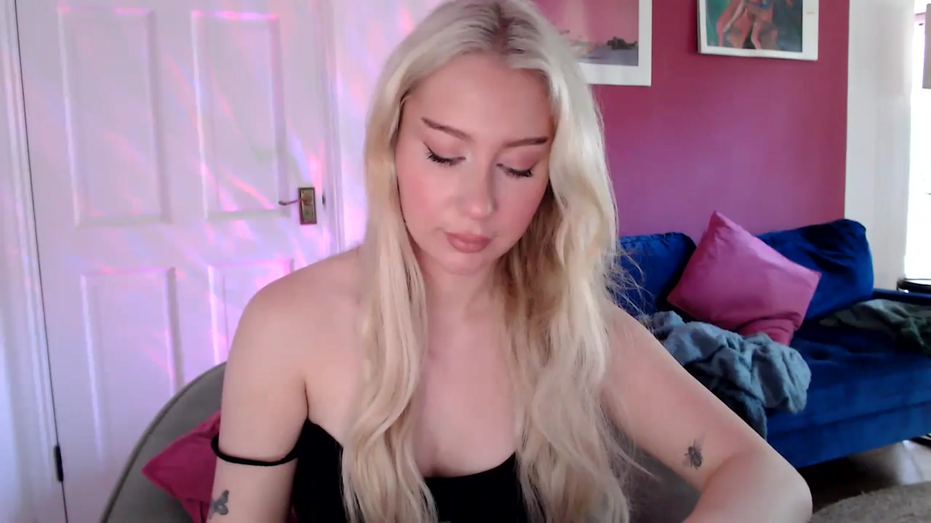Gallery image thumbnail from PetiteAvax's myfreecams stream on, 08/09/2024, 10:56 image 13 of 20