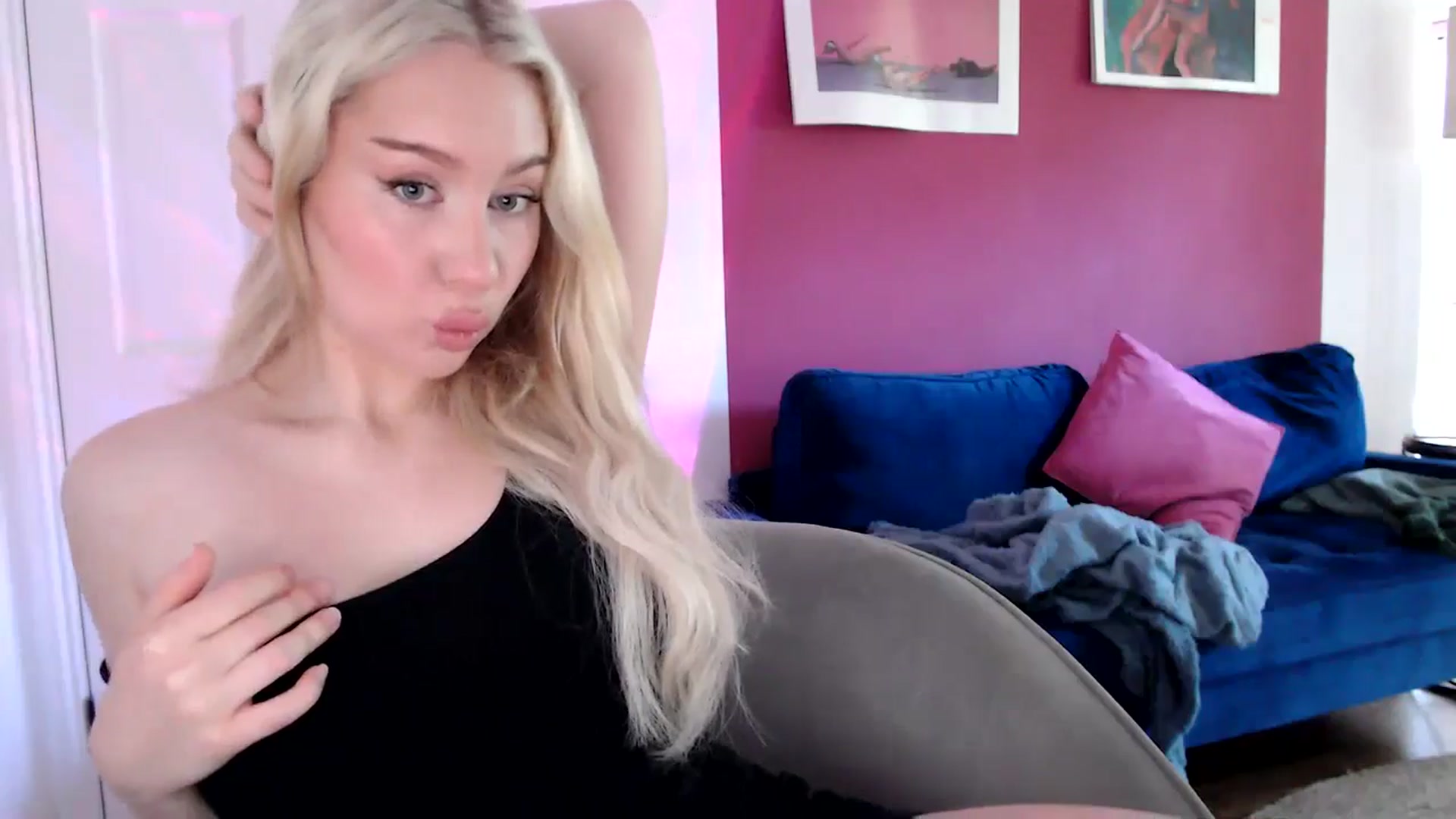 Gallery image thumbnail from PetiteAvax's myfreecams stream on, 08/09/2024, 10:56 image 14 of 20