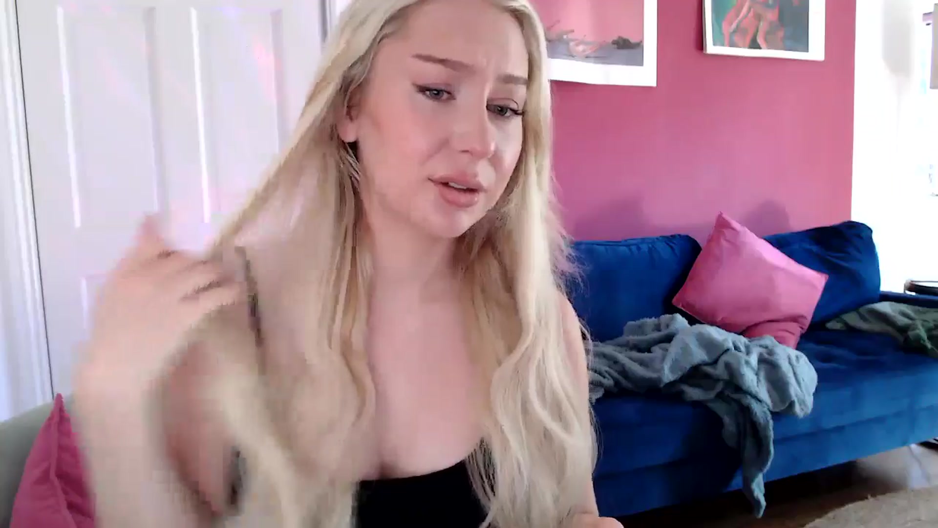 Gallery image thumbnail from PetiteAvax's myfreecams stream on, 08/09/2024, 11:32 image 7 of 20