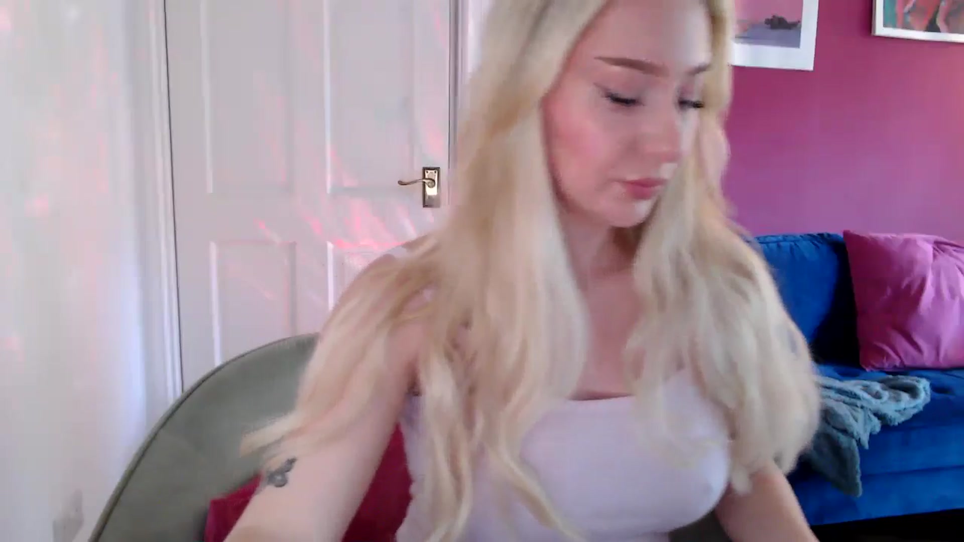Gallery image thumbnail from PetiteAvax's myfreecams stream on, 08/10/2024, 10:10 image 8 of 20