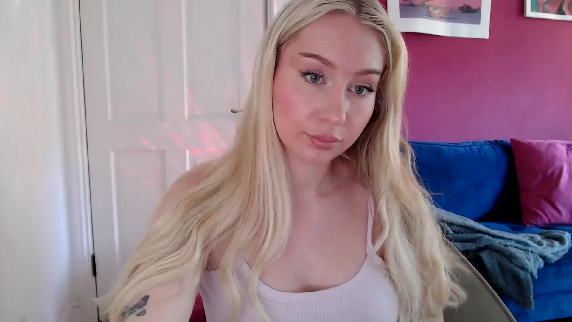 Gallery image thumbnail from PetiteAvax's myfreecams stream on, 08/10/2024, 10:28 image 12 of 20