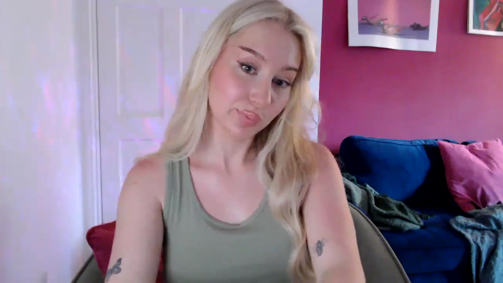 Gallery image thumbnail from PetiteAvax's myfreecams stream on, 08/12/2024, 18:45 image 7 of 20