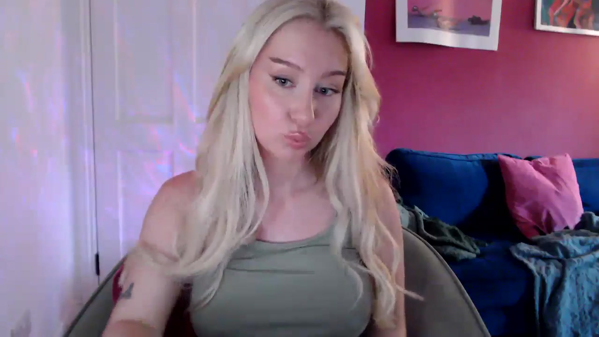 Gallery image thumbnail from PetiteAvax's myfreecams stream on, 08/12/2024, 18:45 image 19 of 20