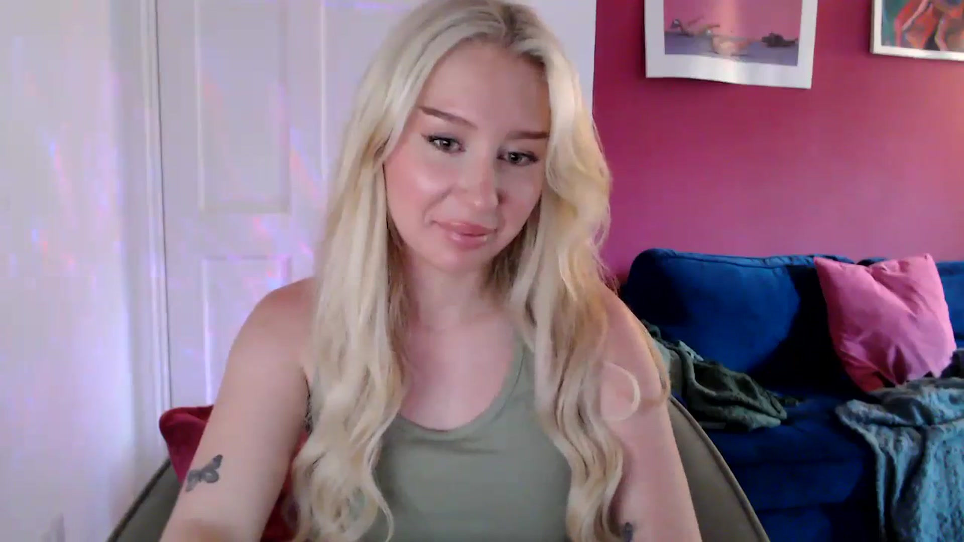Gallery image thumbnail from PetiteAvax's myfreecams stream on, 08/12/2024, 18:45 image 9 of 20