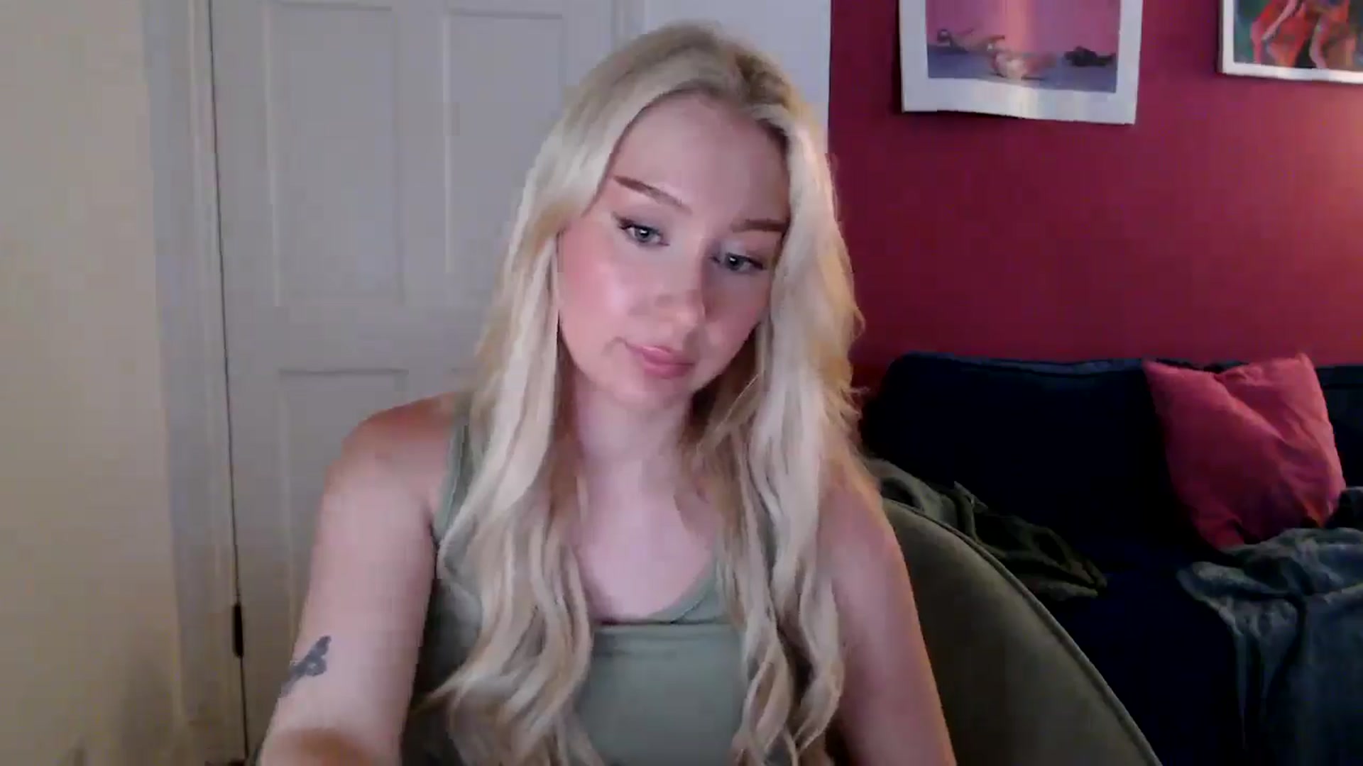 Gallery image thumbnail from PetiteAvax's myfreecams stream on, 08/12/2024, 19:55 image 18 of 20