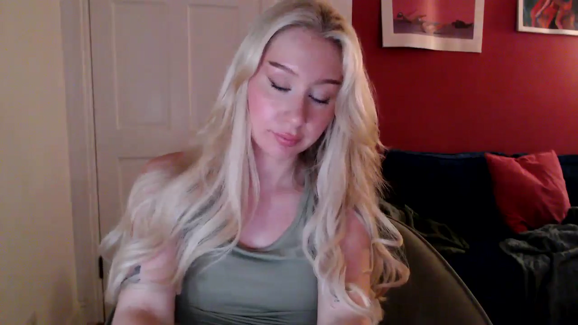 Gallery image thumbnail from PetiteAvax's myfreecams stream on, 08/12/2024, 19:55 image 17 of 20