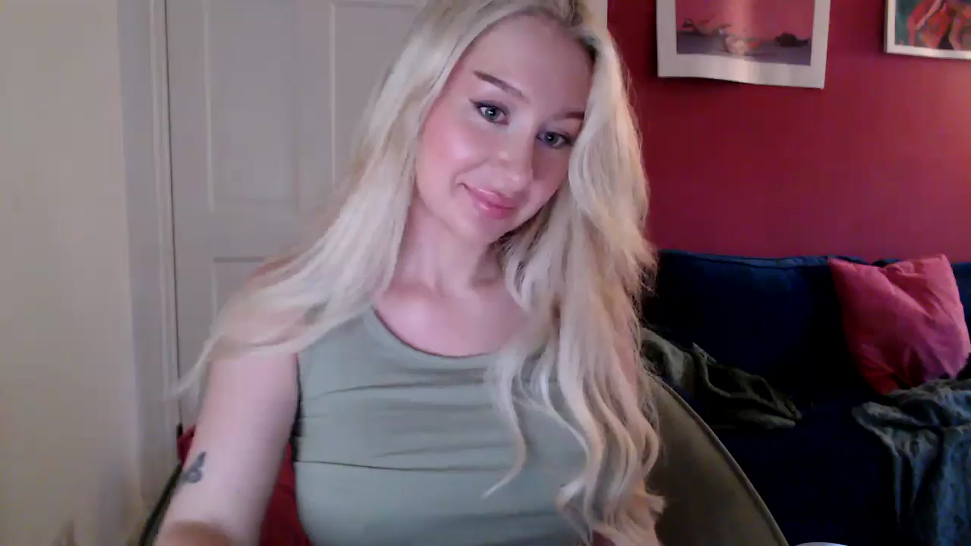 Gallery image thumbnail from PetiteAvax's myfreecams stream on, 08/12/2024, 19:55 image 4 of 20