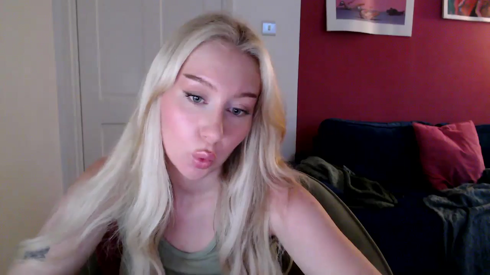 Gallery image thumbnail from PetiteAvax's myfreecams stream on, 08/12/2024, 19:55 image 10 of 20