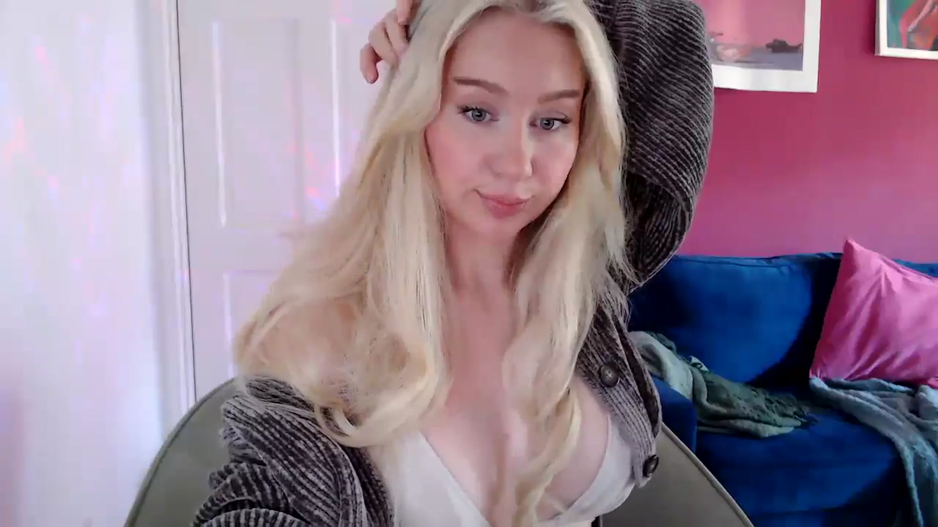 Gallery image thumbnail from PetiteAvax's myfreecams stream on, 08/13/2024, 10:41 image 9 of 20