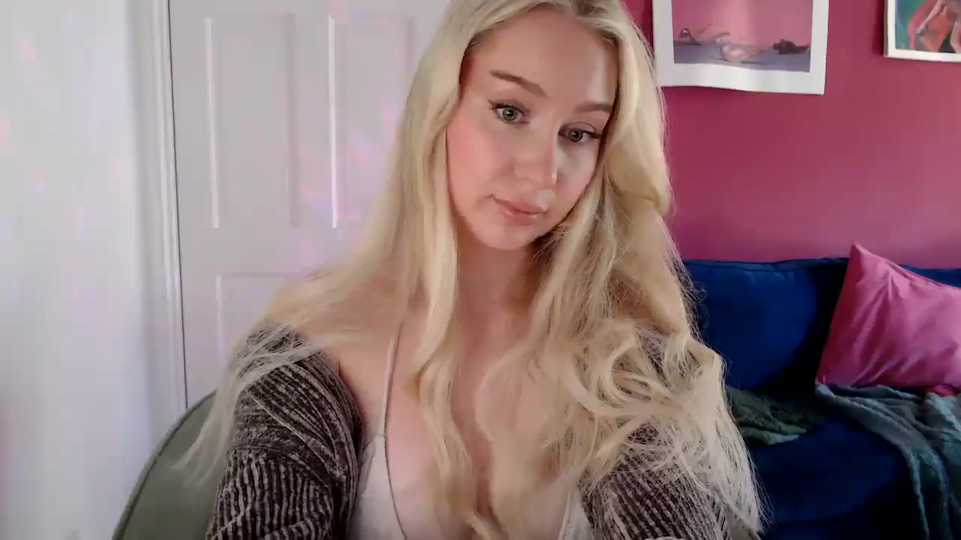 Gallery image thumbnail from PetiteAvax's myfreecams stream on, 08/13/2024, 10:58 image 16 of 20