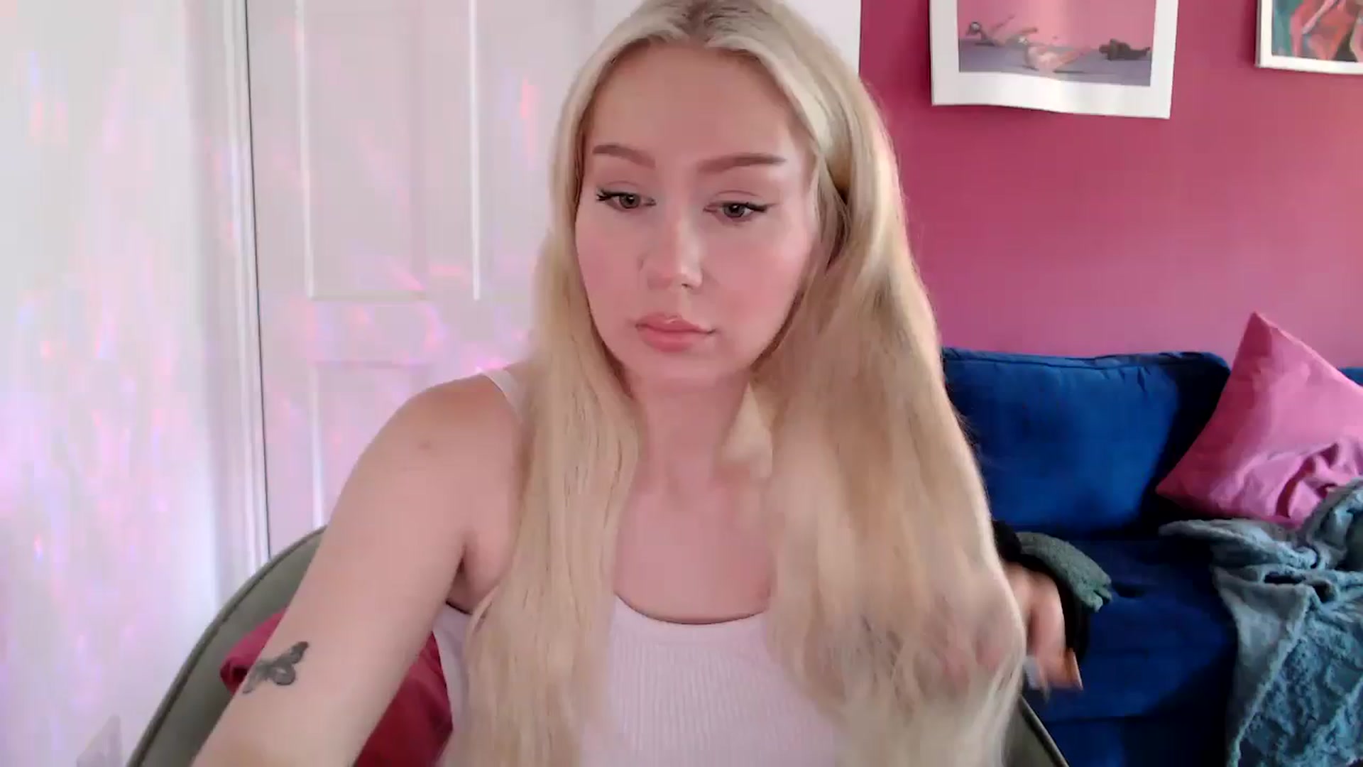 Gallery image thumbnail from PetiteAvax's myfreecams stream on, 08/14/2024, 09:41 image 1 of 20