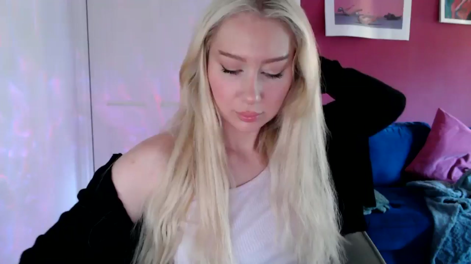 Gallery image thumbnail from PetiteAvax's myfreecams stream on, 08/14/2024, 10:07 image 1 of 20