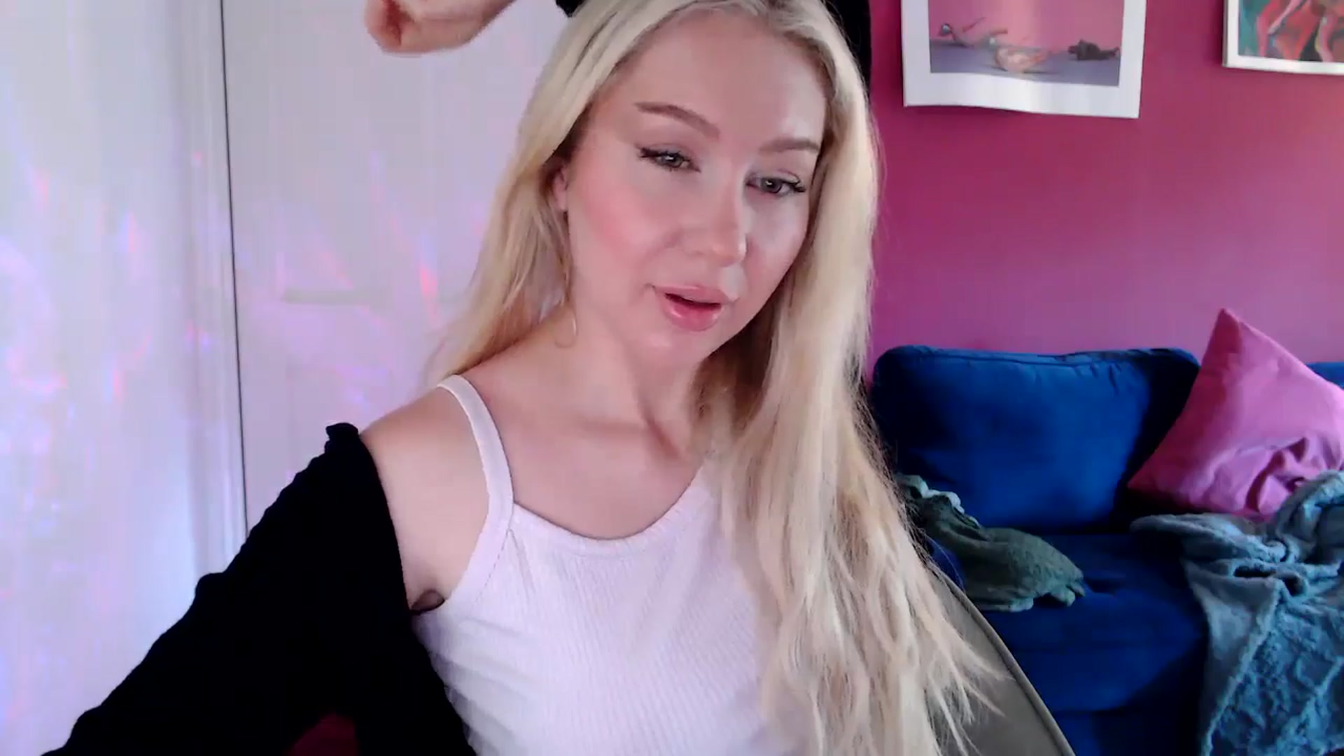 Gallery image thumbnail from PetiteAvax's myfreecams stream on, 08/14/2024, 10:07 image 4 of 20