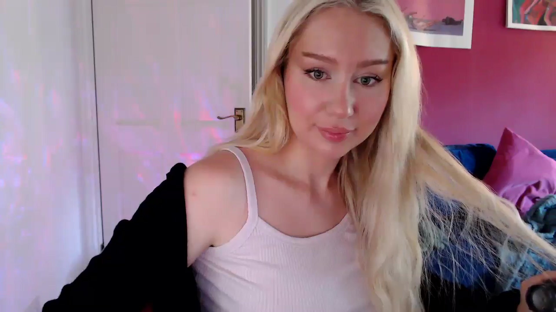 Gallery image thumbnail from PetiteAvax's myfreecams stream on, 08/14/2024, 10:07 image 5 of 20