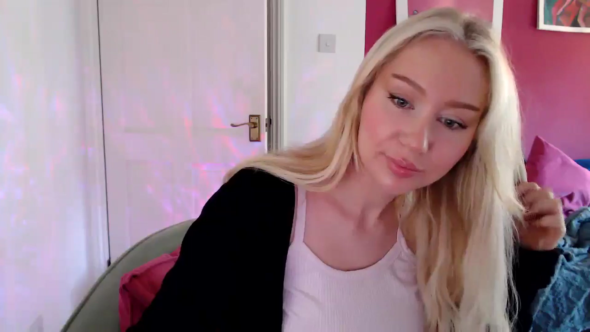 Gallery image thumbnail from PetiteAvax's myfreecams stream on, 08/14/2024, 10:07 image 8 of 20