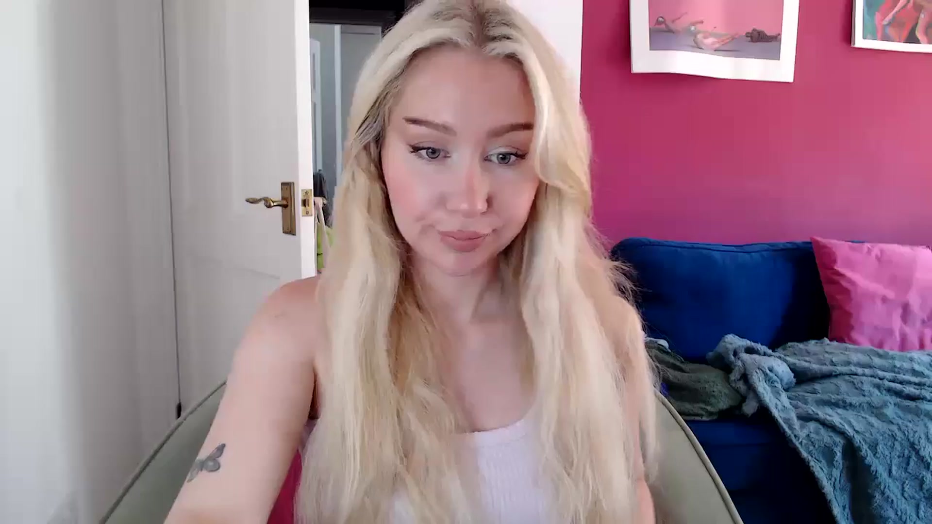 Gallery image thumbnail from PetiteAvax's myfreecams stream on, 08/14/2024, 14:29 image 2 of 20