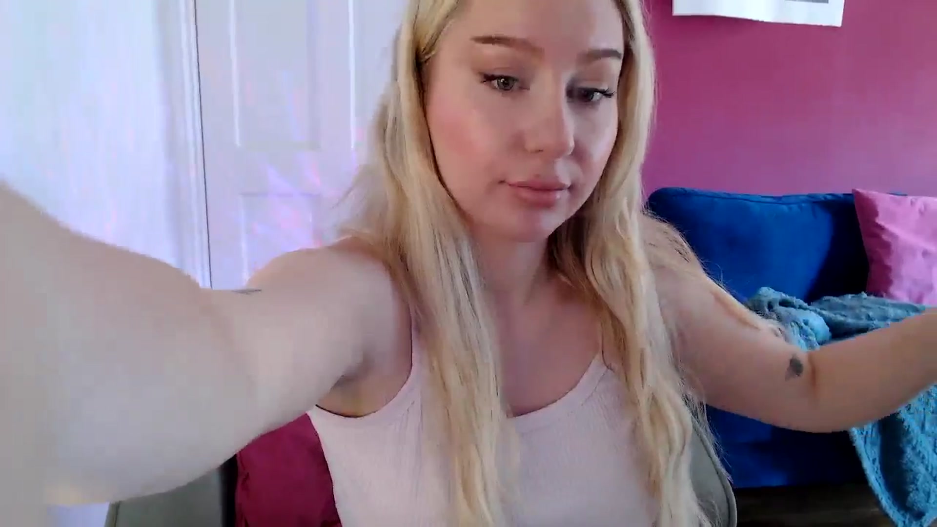 Gallery image thumbnail from PetiteAvax's myfreecams stream on, 08/14/2024, 14:29 image 13 of 20
