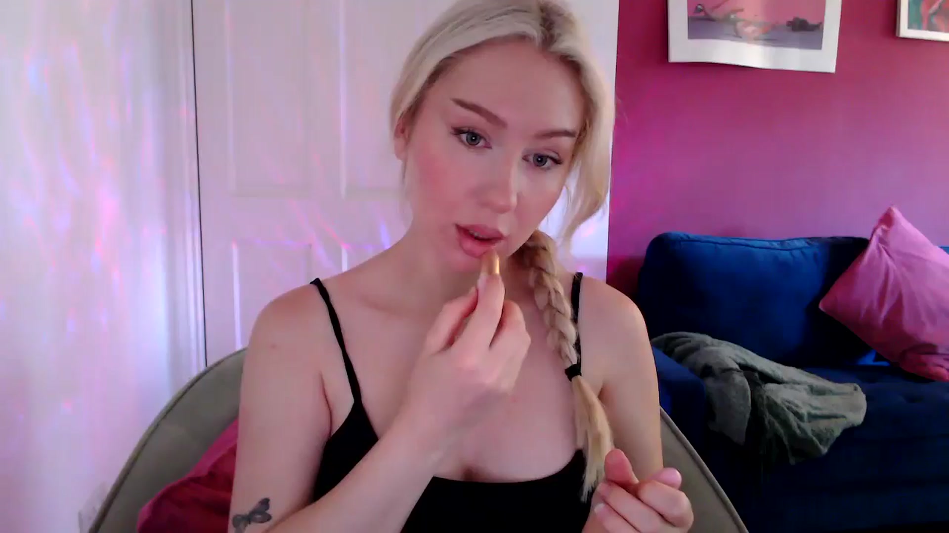 Gallery image thumbnail from PetiteAvax's myfreecams stream on, 08/15/2024, 09:36 image 4 of 20