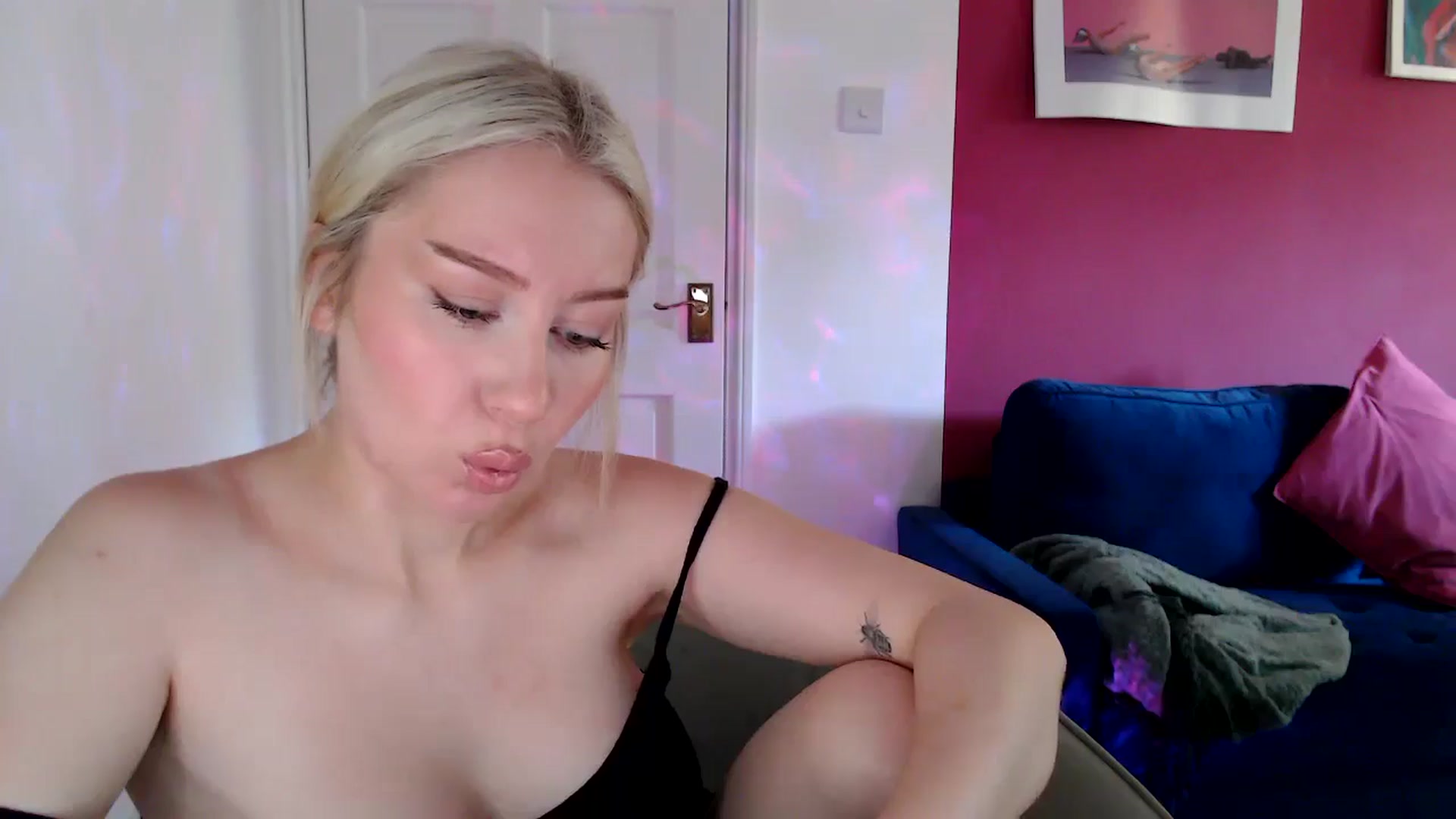 Gallery image thumbnail from PetiteAvax's myfreecams stream on, 08/15/2024, 10:11 image 10 of 20