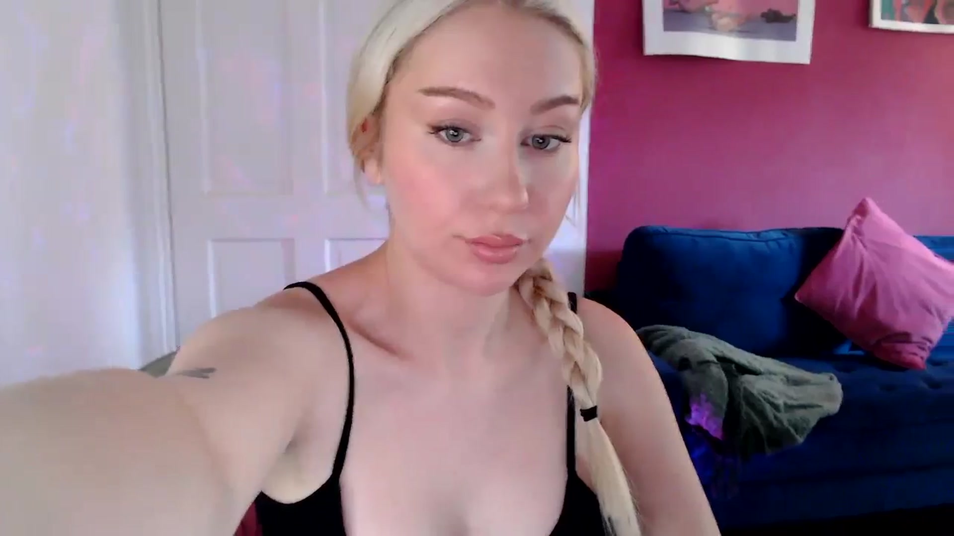 Gallery image thumbnail from PetiteAvax's myfreecams stream on, 08/15/2024, 10:11 image 16 of 20