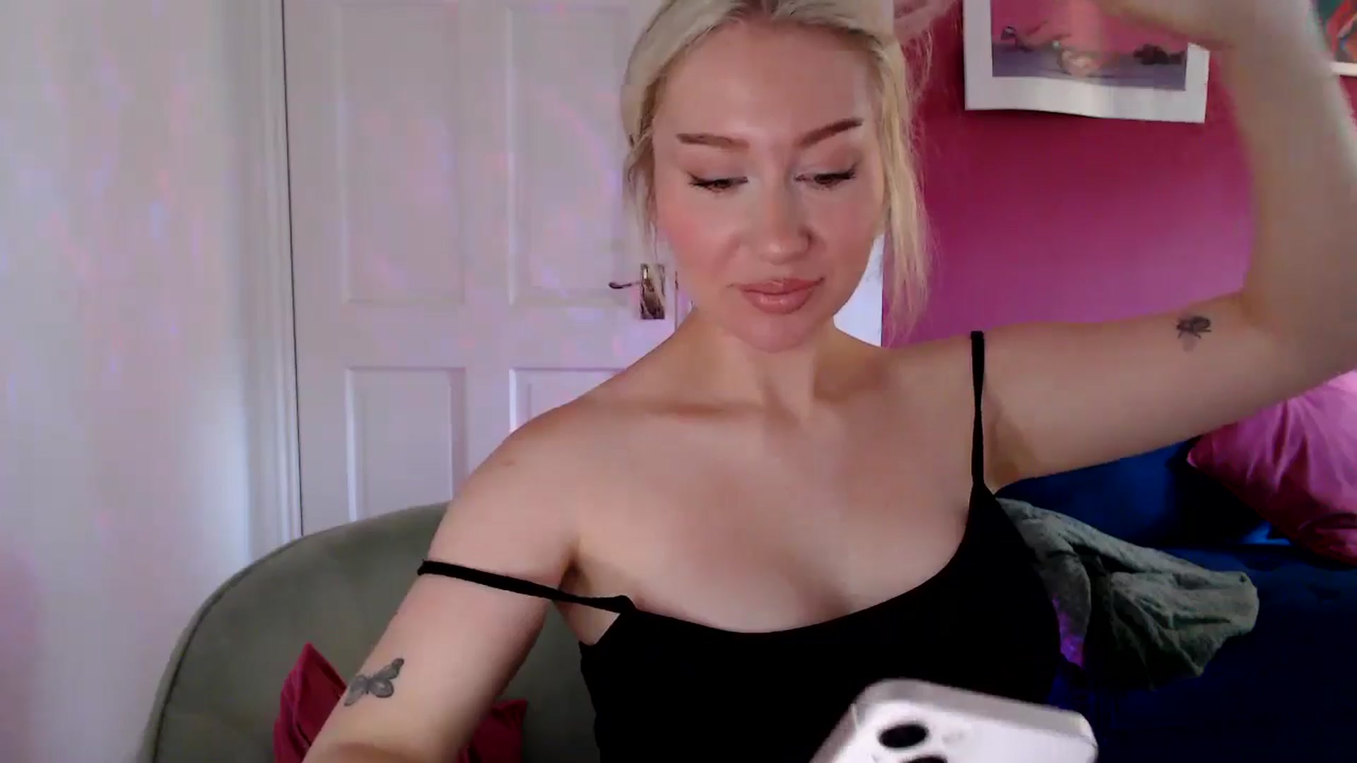 Gallery image thumbnail from PetiteAvax's myfreecams stream on, 08/15/2024, 10:11 image 11 of 20