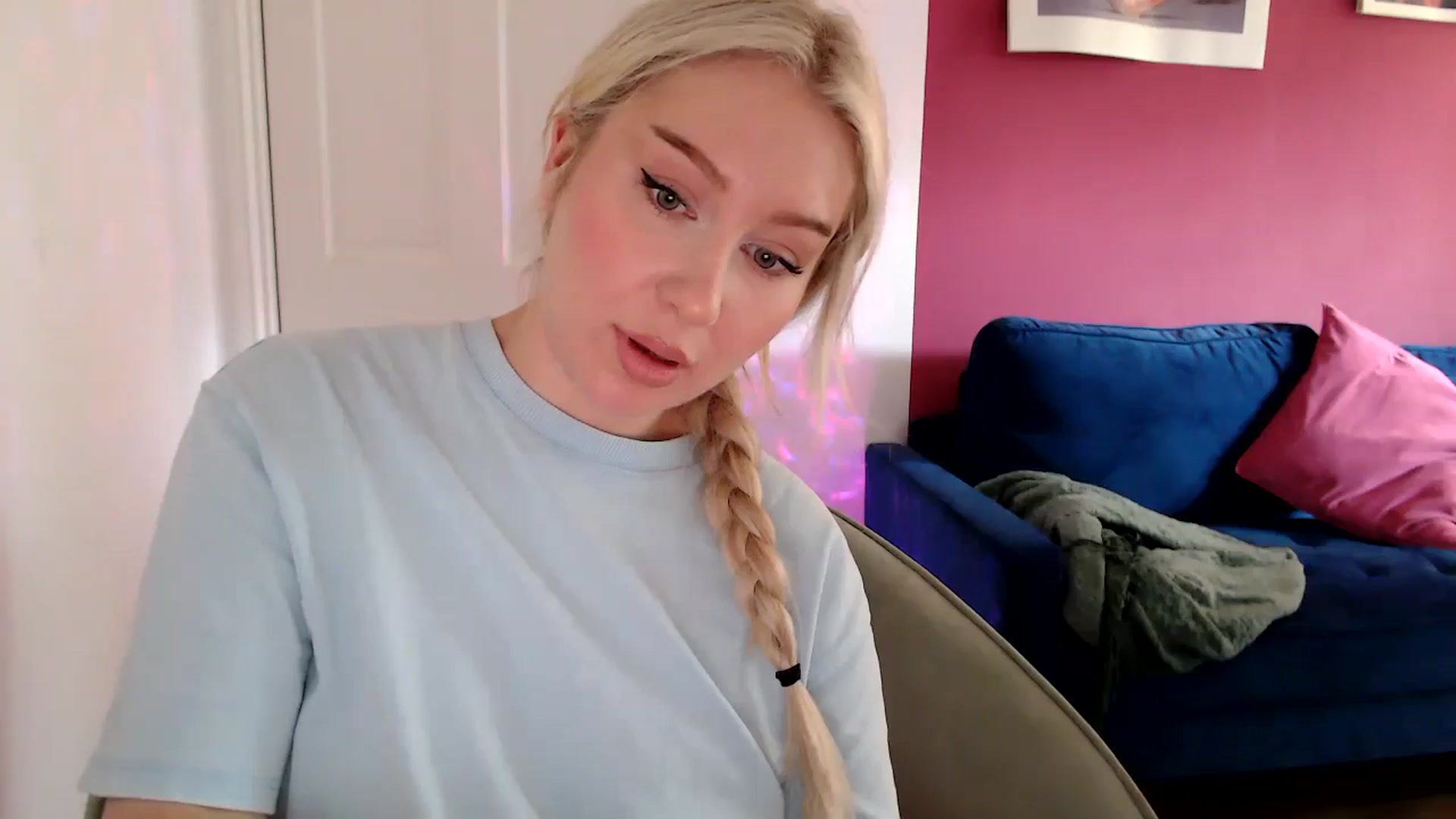 Gallery image thumbnail from PetiteAvax's myfreecams stream on, 08/15/2024, 13:15 image 14 of 20