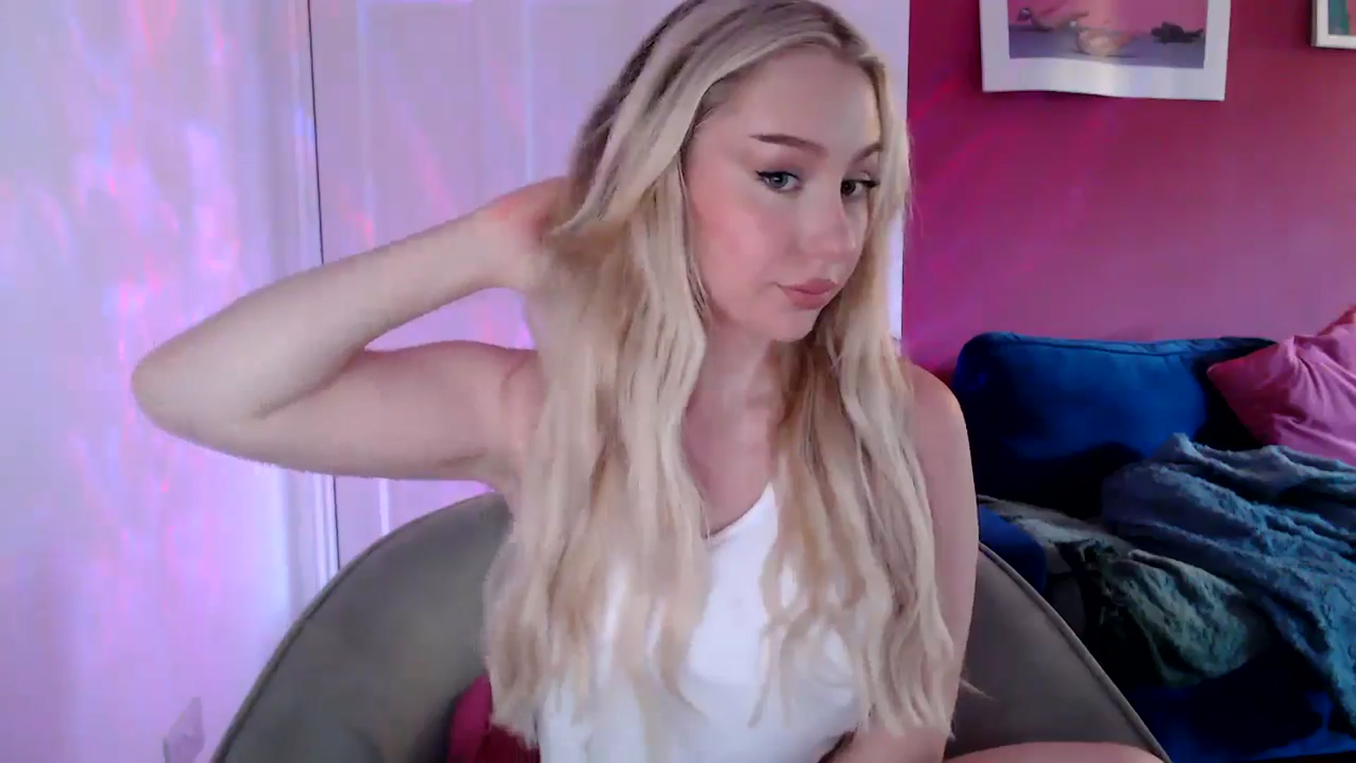 Gallery image thumbnail from PetiteAvax's myfreecams stream on, 08/16/2024, 18:34 image 4 of 20