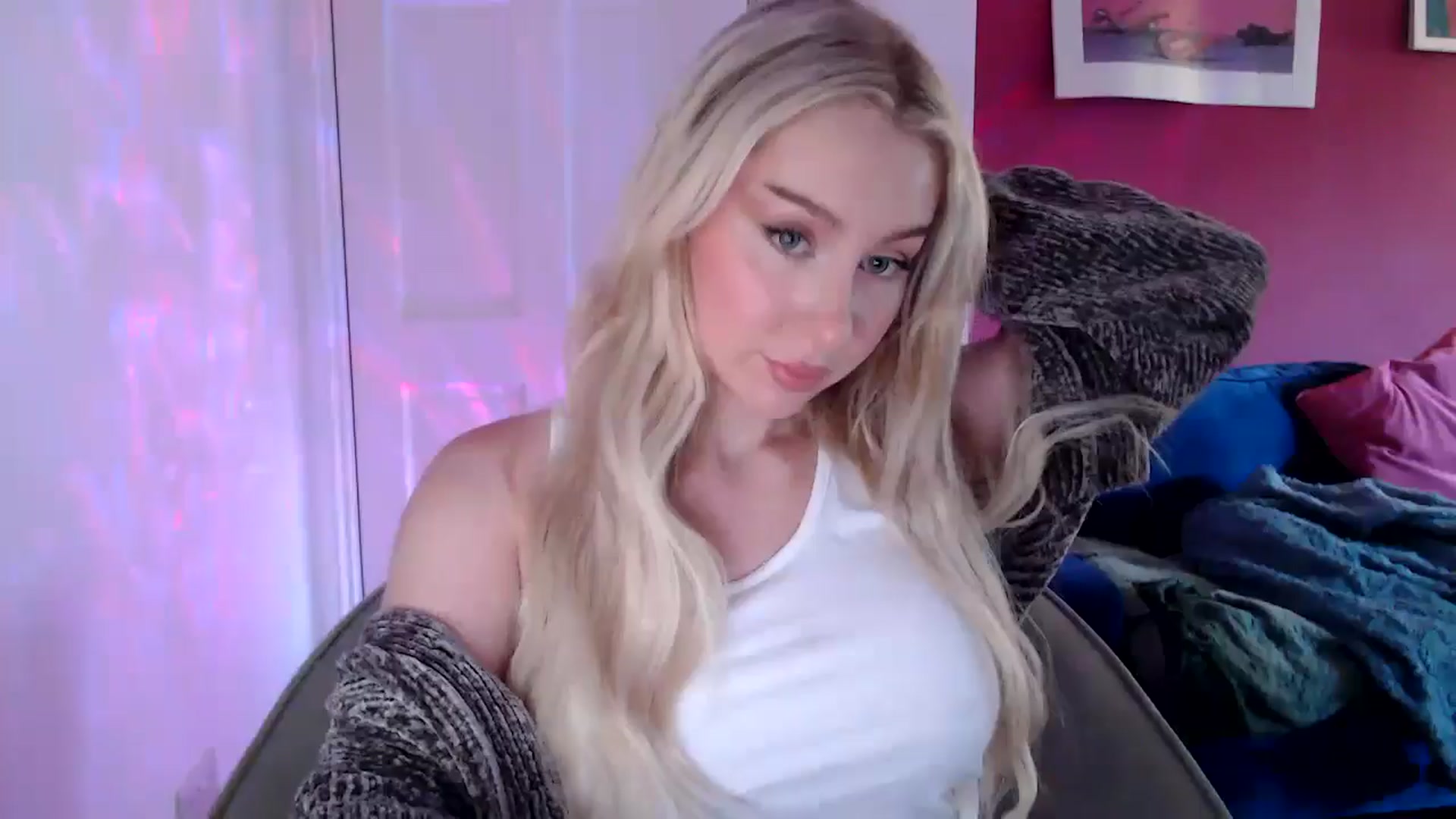 Gallery image thumbnail from PetiteAvax's myfreecams stream on, 08/16/2024, 18:34 image 3 of 20