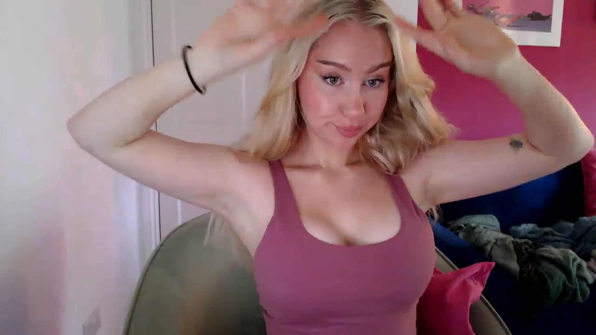 Gallery image thumbnail from PetiteAvax's myfreecams stream on, 08/18/2024, 10:51 image 5 of 20