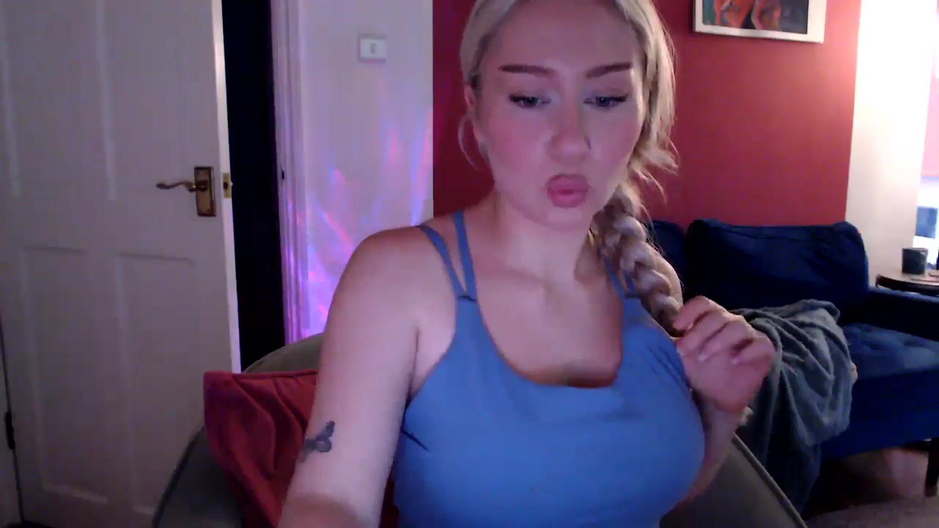 Gallery image thumbnail from PetiteAvax's myfreecams stream on, 08/18/2024, 19:38 image 9 of 20