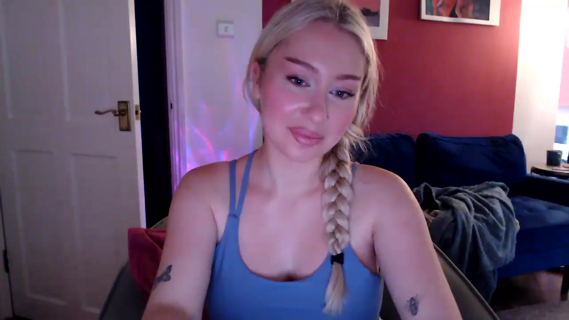 Gallery image thumbnail from PetiteAvax's myfreecams stream on, 08/18/2024, 19:38 image 7 of 20