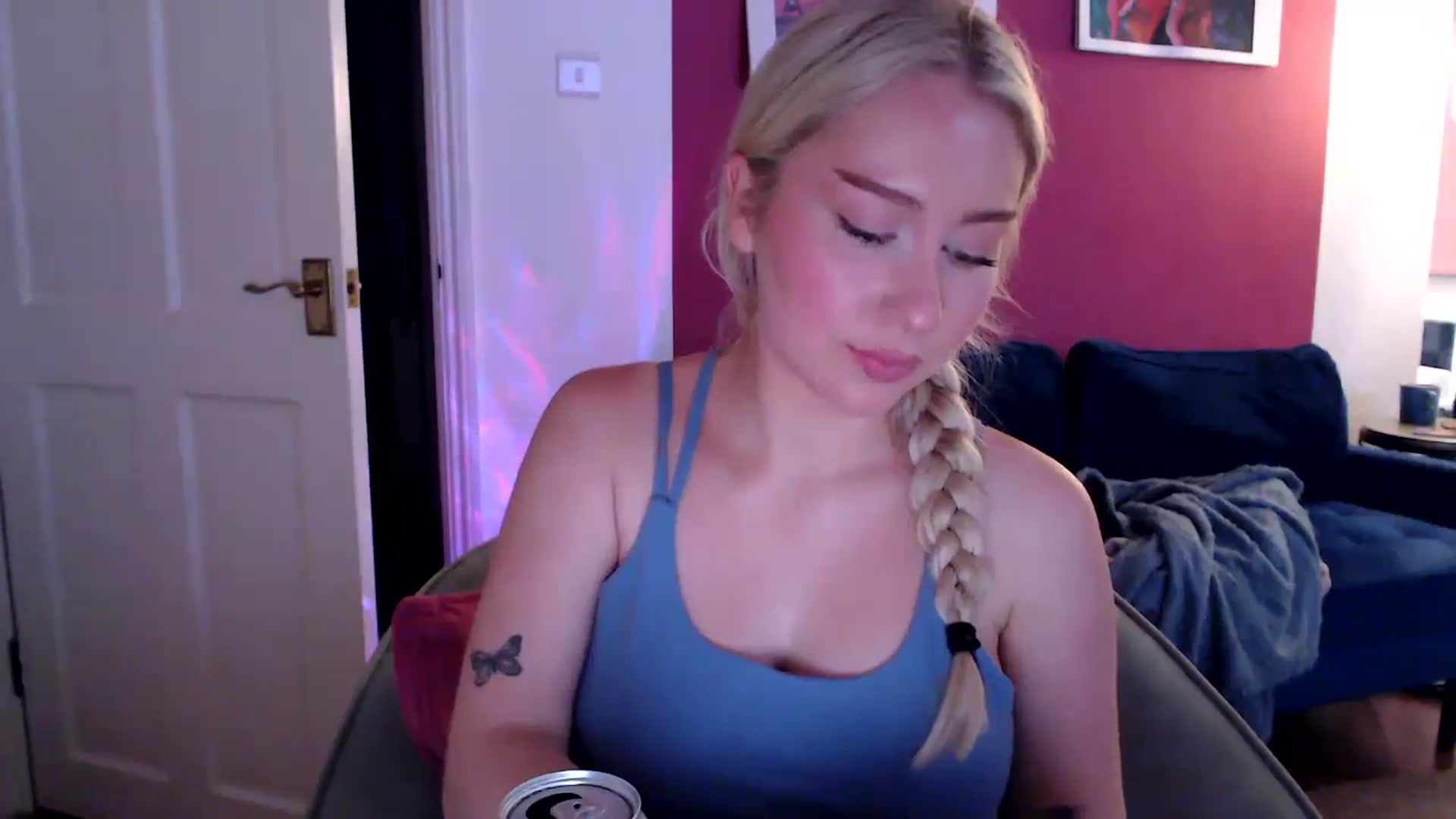 Gallery image thumbnail from PetiteAvax's myfreecams stream on, 08/18/2024, 19:38 image 15 of 20
