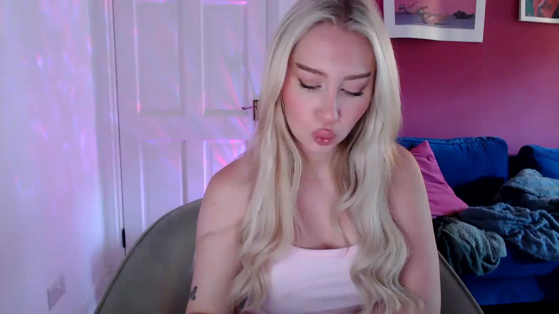Gallery image thumbnail from PetiteAvax's myfreecams stream on, 08/21/2024, 09:05 image 4 of 20