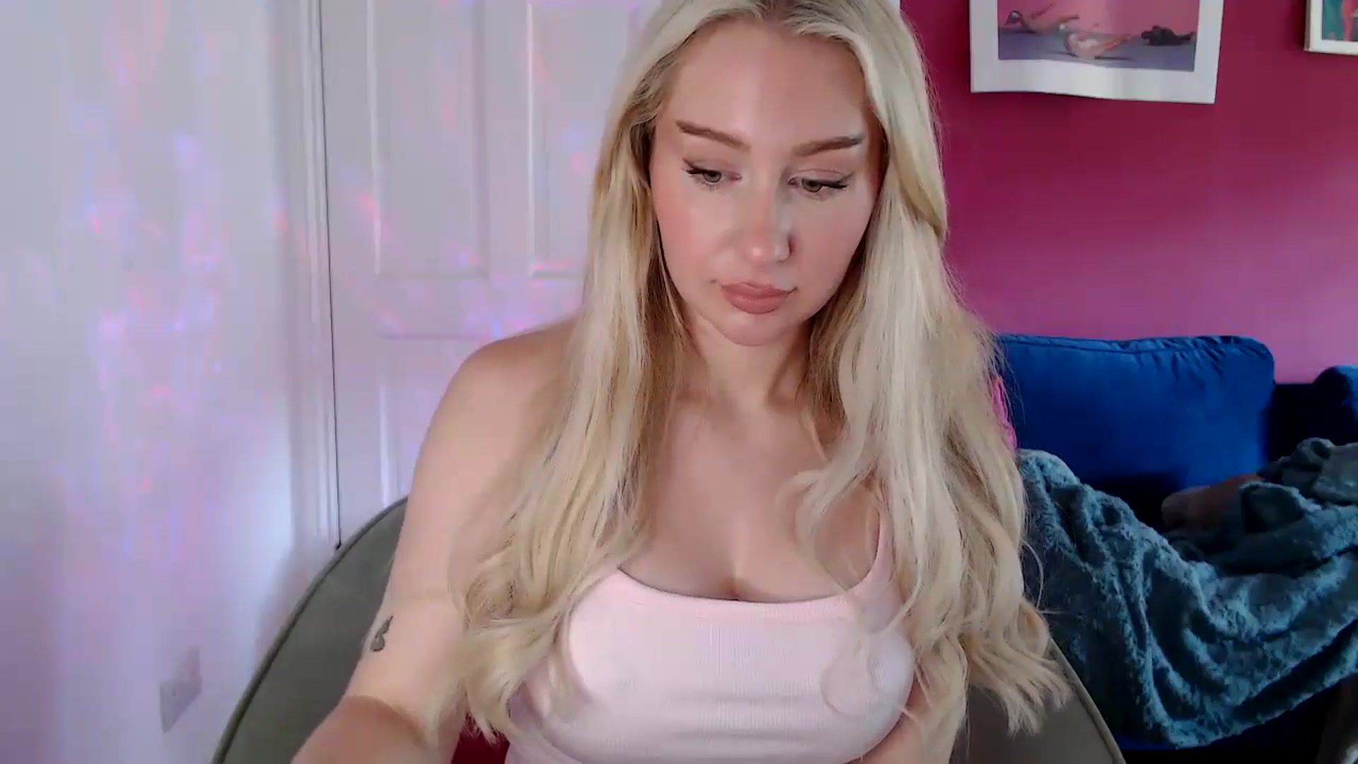Gallery image thumbnail from PetiteAvax's myfreecams stream on, 08/21/2024, 14:53 image 15 of 20