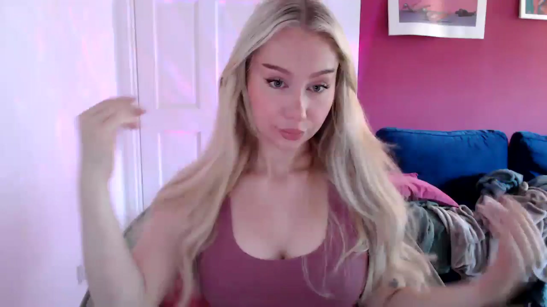 Gallery image thumbnail from PetiteAvax's myfreecams stream on, 08/22/2024, 09:23 image 4 of 20
